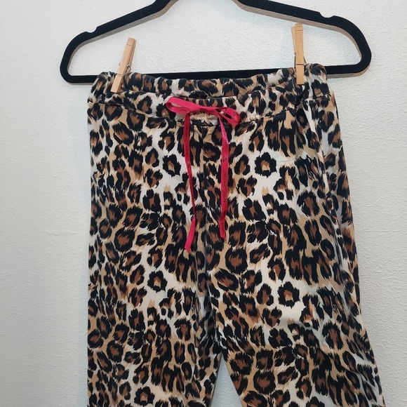Betsey Johnson Cropped Cheetah 🐆 PJ Pants Small - Picture 2 of 9
